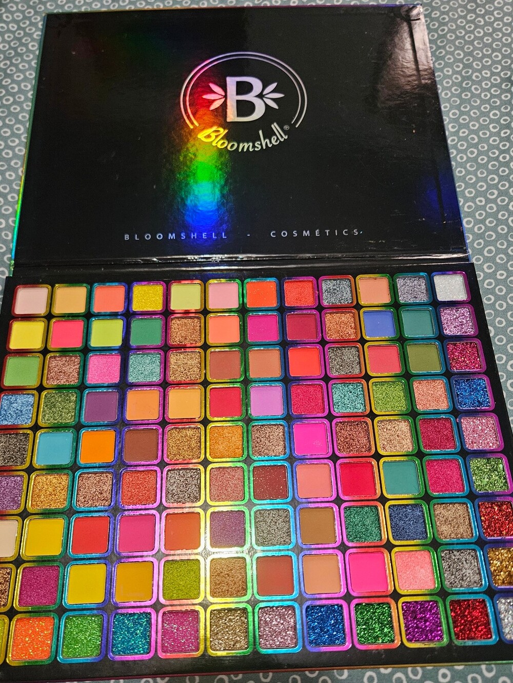 Bloomshell Vibrant Multi-Color Eyeshadow Palette – Bright Rainbow Shades